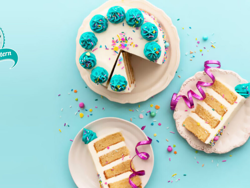 Birthday cake slices with turquoise frosting swirls and colorful sprinkles on blue background, Die Backschwestern